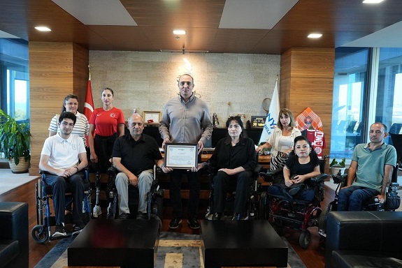 ENGELLİLERDEN BAŞKAN KOTAN’A ‘ENGELSİZ KENT’ TEŞEKKÜRÜ